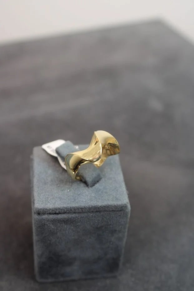 14 Carat Gold Zigzag Shiny Ring