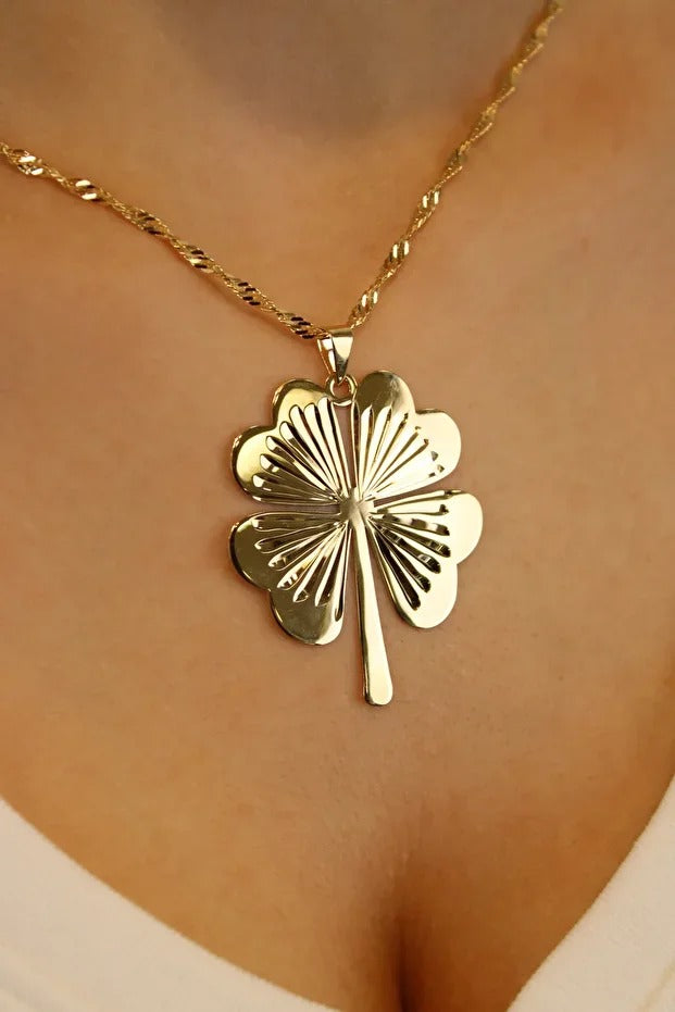 14 Carat Gold Clover Pen Medallion Necklace Chain