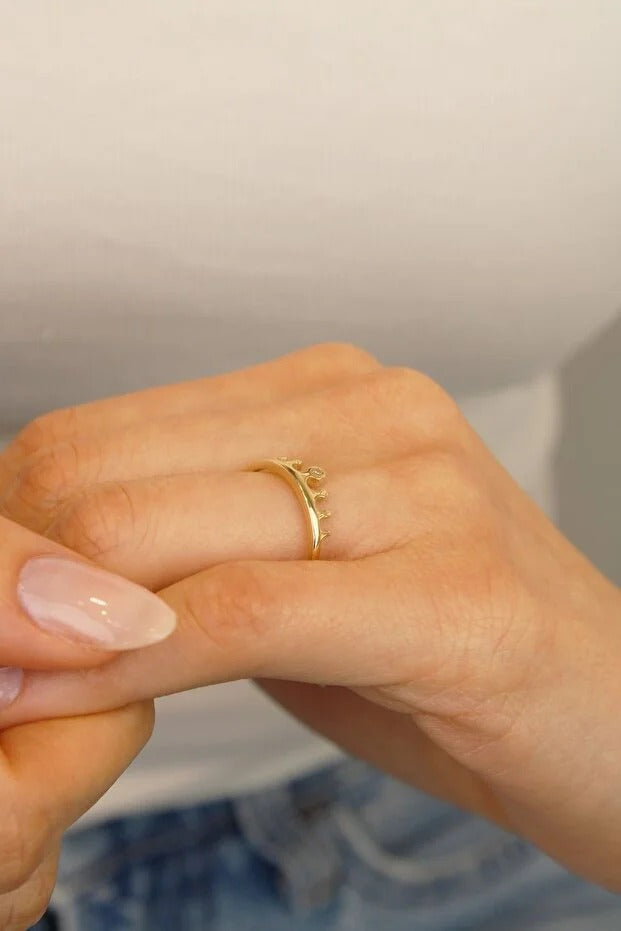 14 Carat Gold Crown Elegant Ring
