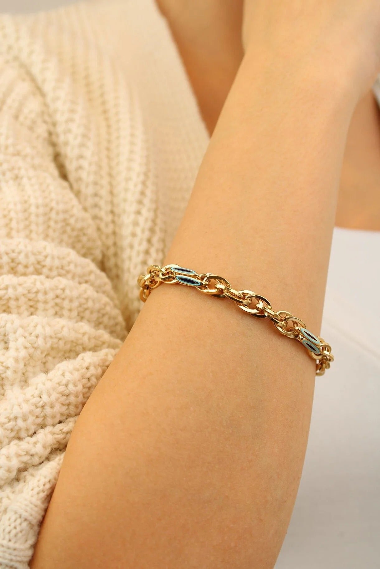 Enameled Hallow Bracelet 14 Carat Gold Bracelet 20cm 11.03 grams