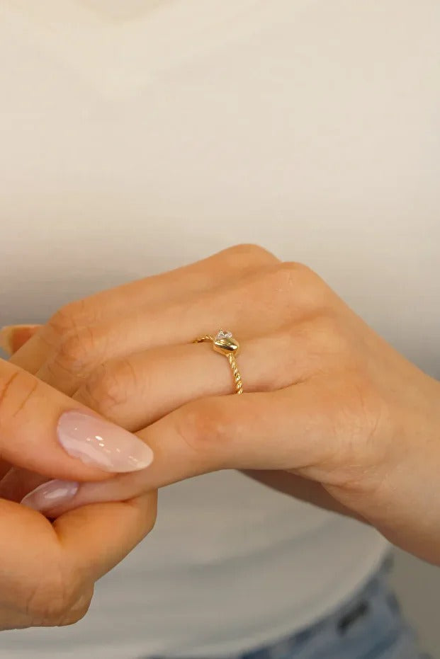 14 Carat Gold Elegant Heart Ring