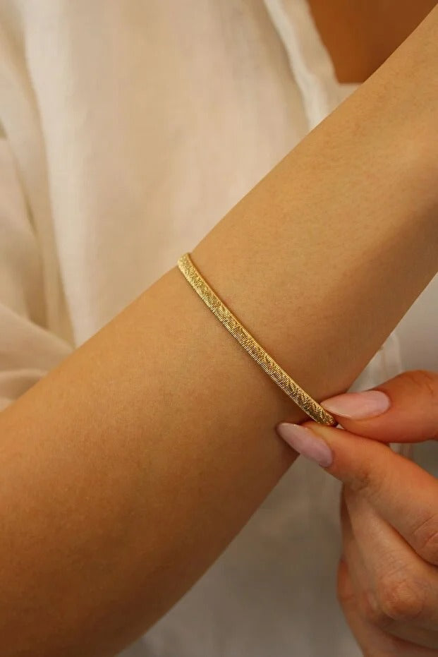 14 Carat Gold Flexible Shiny Cuff