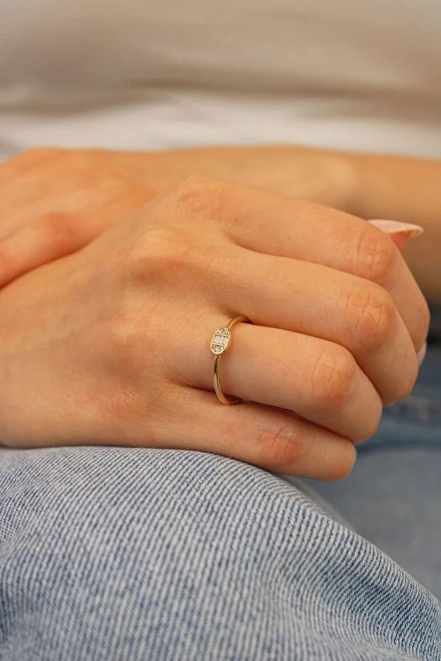 14 Carat Gold Minimal Baguette Ring
