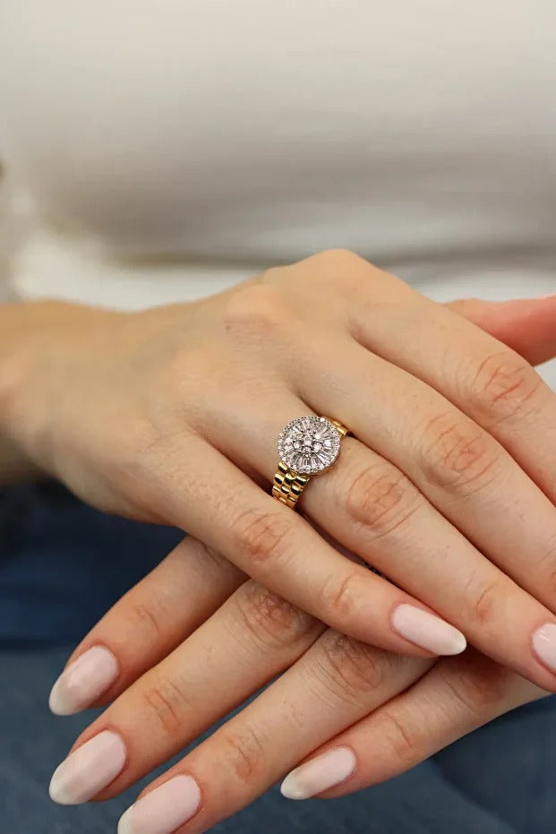 Baguette Stone Gold Ring 14 Carat Gold Ring 3.57 grams