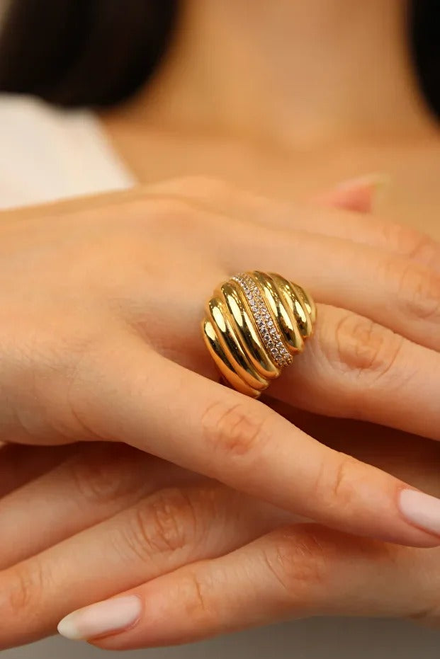 Fancy Stone Gold Ring 14 Carat 4.68 grams