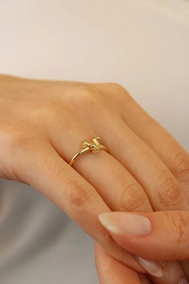 14 Carat Squirrel Figure Thin Ring
