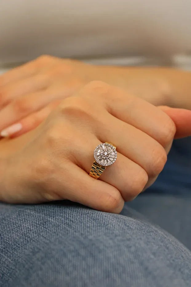 Baguette Stone Gold Ring 14 Carat Gold Ring 3.57 grams