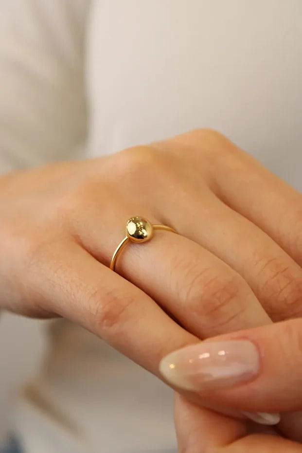 14 Carat Gold Ellipse Oval Thin Ring