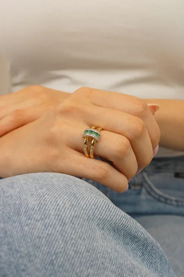 14 Carat Gold Green Baguette Stone Elegant Ring