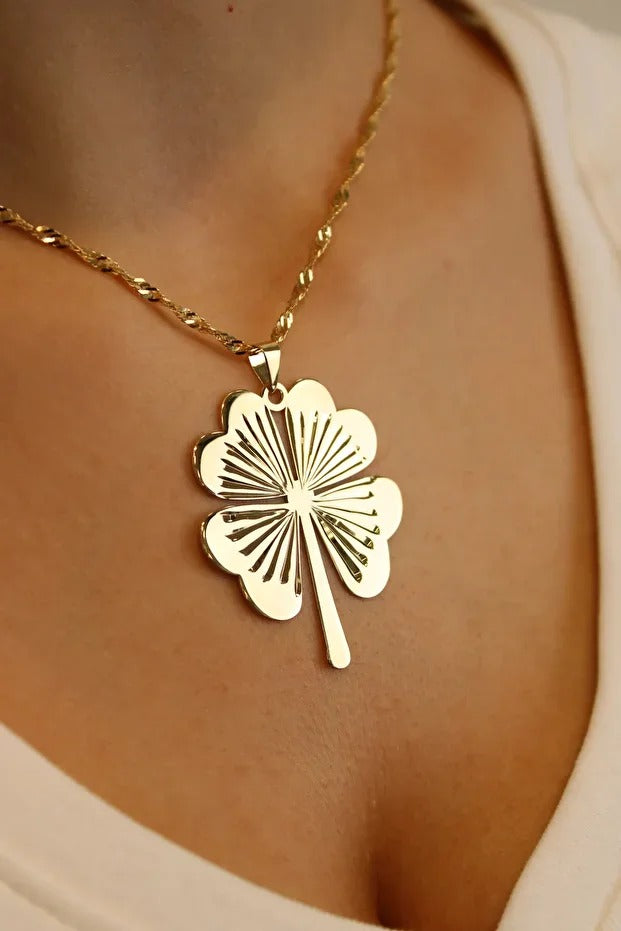 14 Carat Gold Clover Pen Medallion Necklace Chain