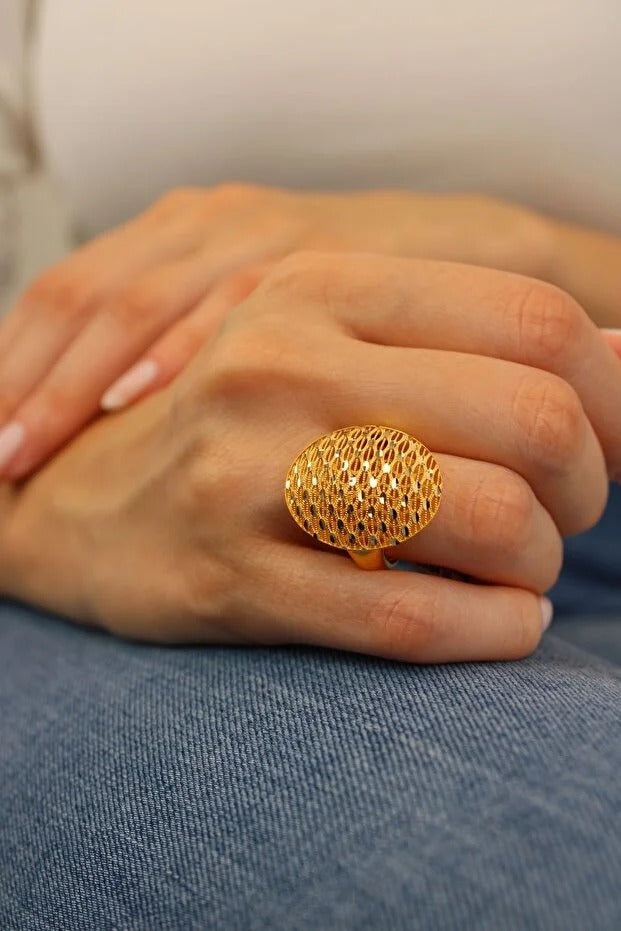 Oval Engraved Gold Ring 14 Carat 4.41 grams