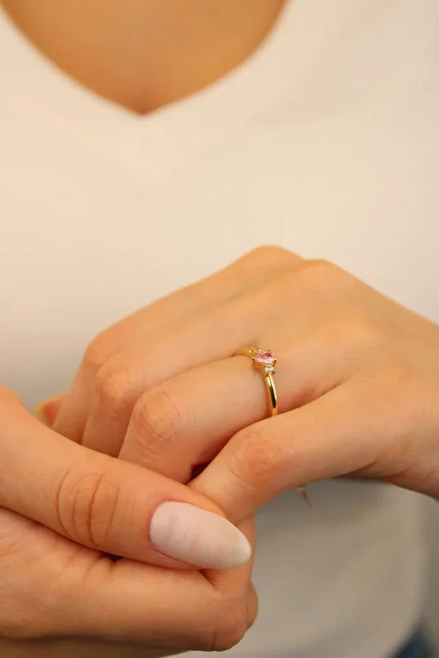 Drop Stone Gold Ring 14 Carat Gold Ring 1.61 grams