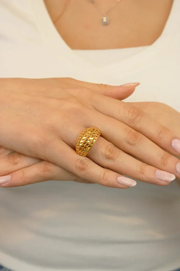 14 Carat Gold Mirrored Model Ring