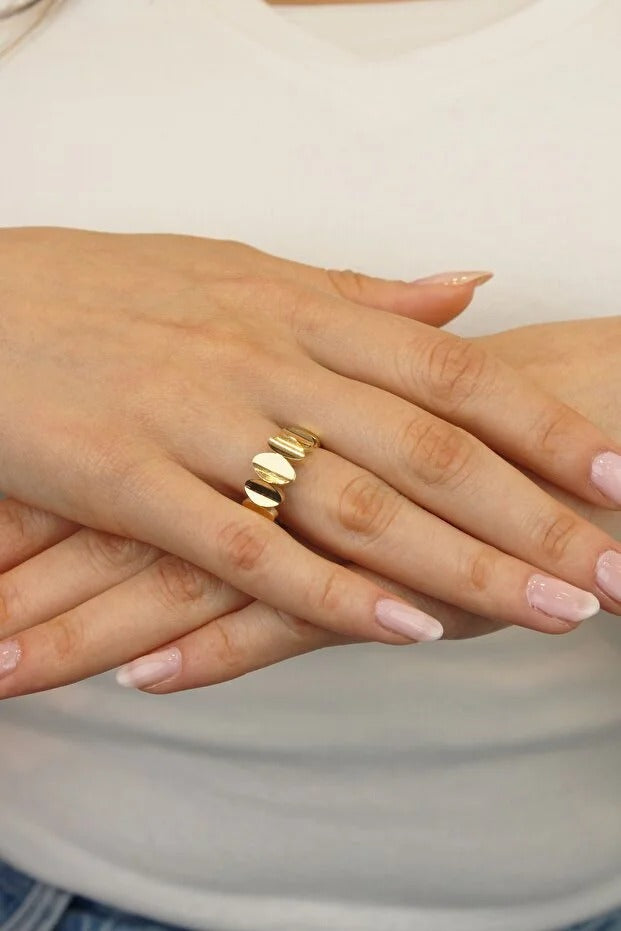 14 Carat Gold Ring Ellipse Strained Ring