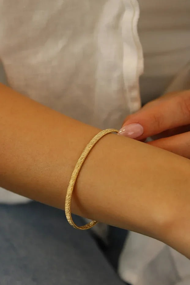 14 Carat Gold Flexible Shiny Cuff