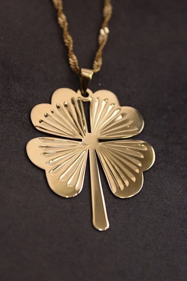 14 Carat Gold Clover Pen Medallion Necklace Chain