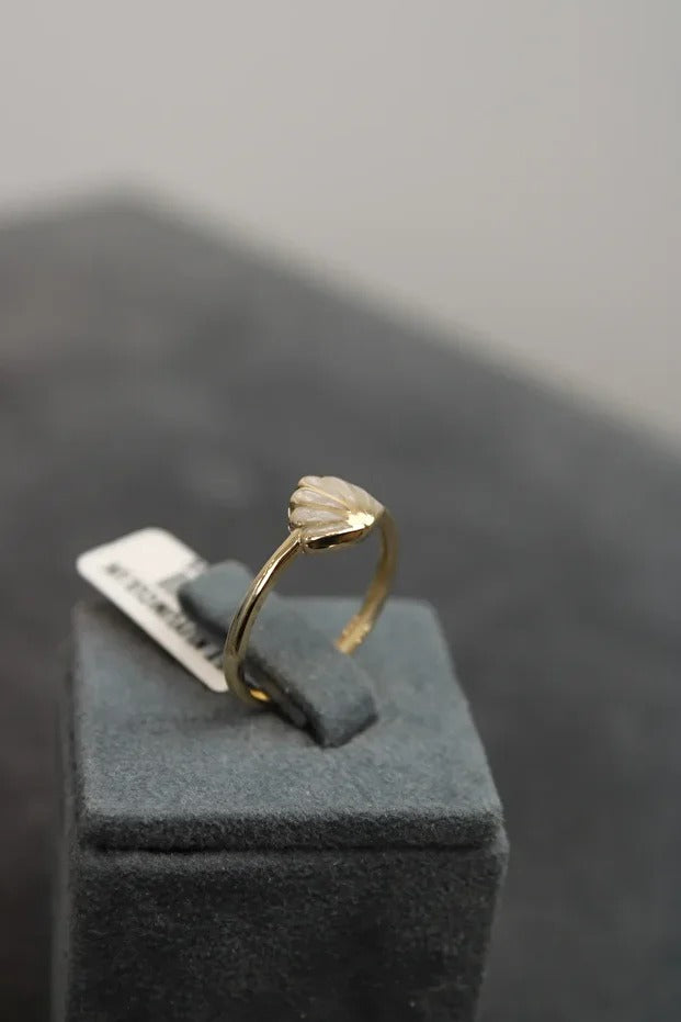 14 Carat Gold Enamel Oyster Ring